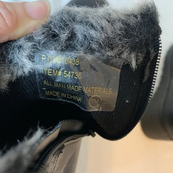 Short Fur Cuffed Black Boots.  Size 7.  **NEW** - Picture 10 of 11